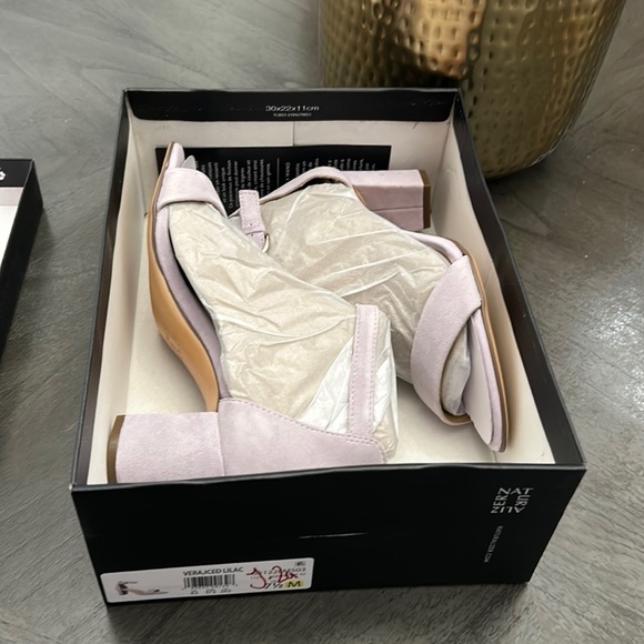 NATURALIZER Vera Ankle Strap Sandal In Iced Lilac - Picture 2 of 13